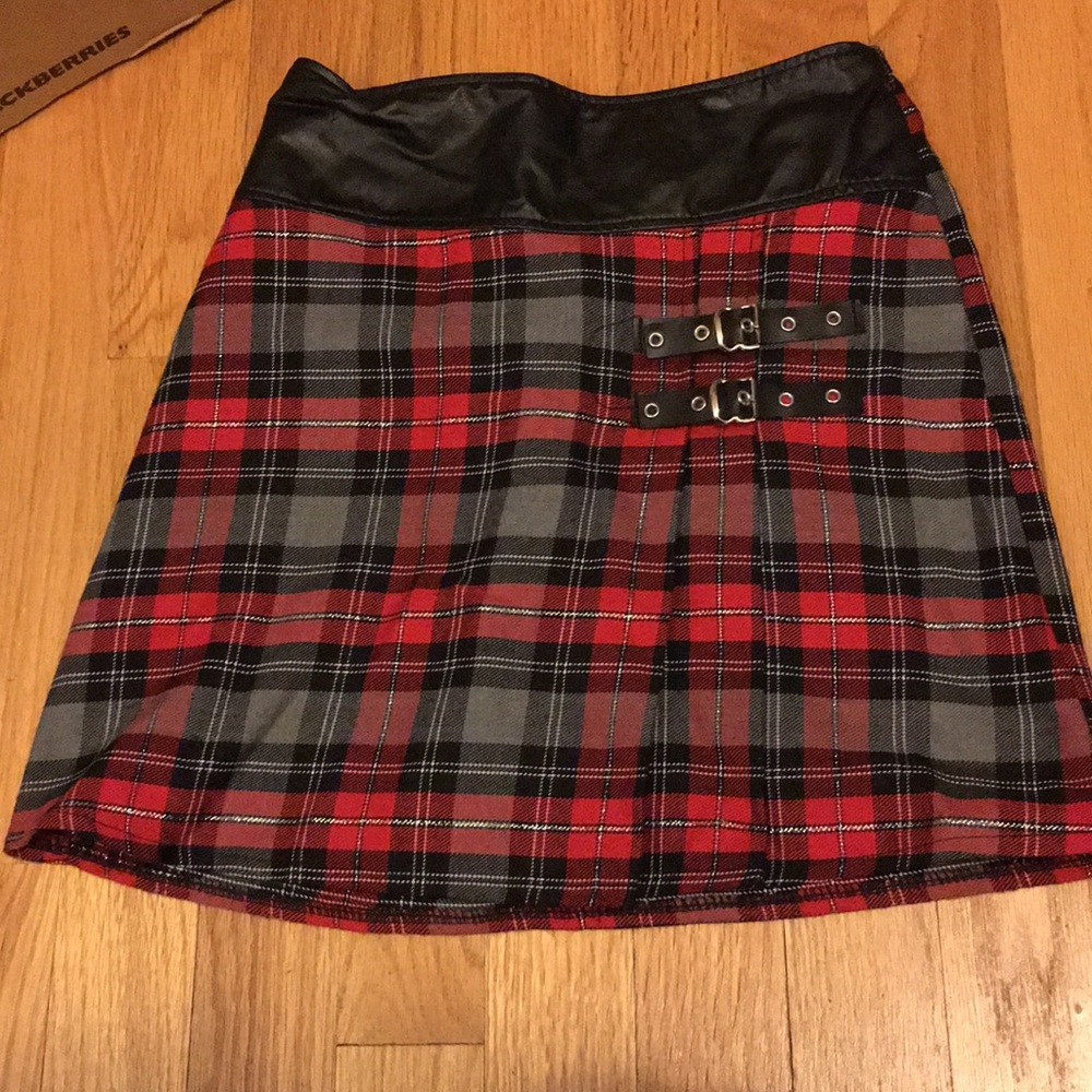 Cute red/black plaid skirt
